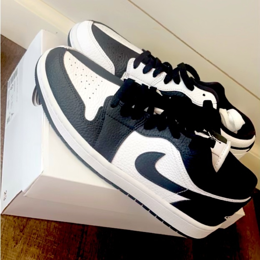 New Women’s Air Jordan Low, size 9, black/white